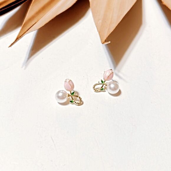 pink tulip stud earrings H184 - Picture 3 of 6